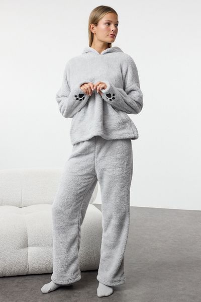 Trendyol Collection Set pijamale tricotate de iarnă Wellsoft cu glugă gri și broderie THMAW25PT00143