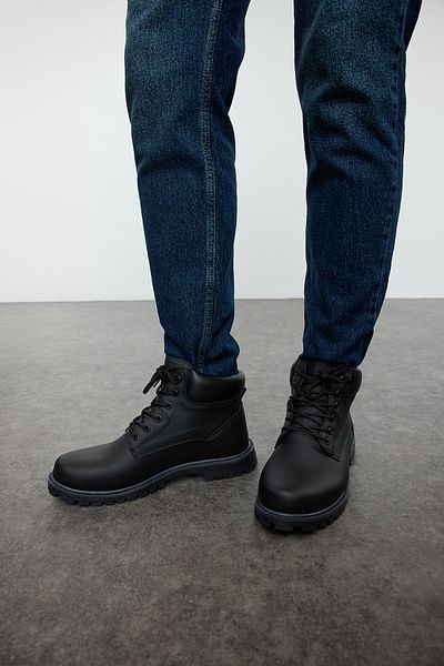 TRENDYOL SHOES حذاء رجالي - أسود، مسطح، برباط TAKAW25BO00042
