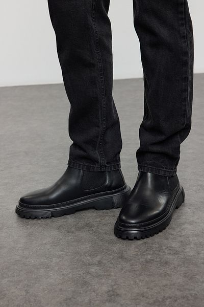 TRENDYOL SHOES Čierne elastické pánske čižmy Chealsea z pravej kože 
 Takaw25Bo00036