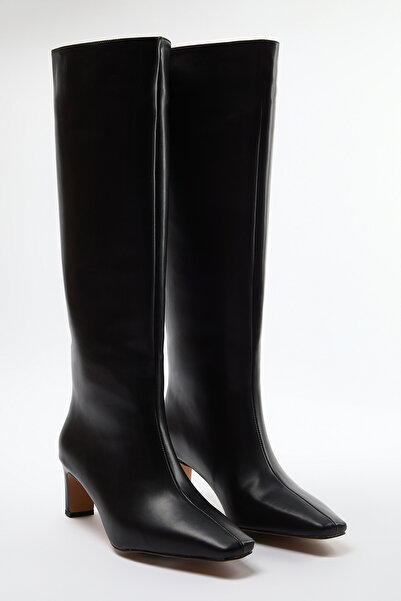 TRENDYOL SHOES Černé kozačky na tenkém podpatku - TAKAW25CZ00002