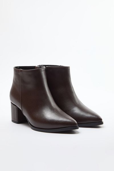 TRENDYOL SHOES Dunkelbraune Damen-Stiefeletten – Reißverschluss und Blockabsatz TAKAW25BO00010