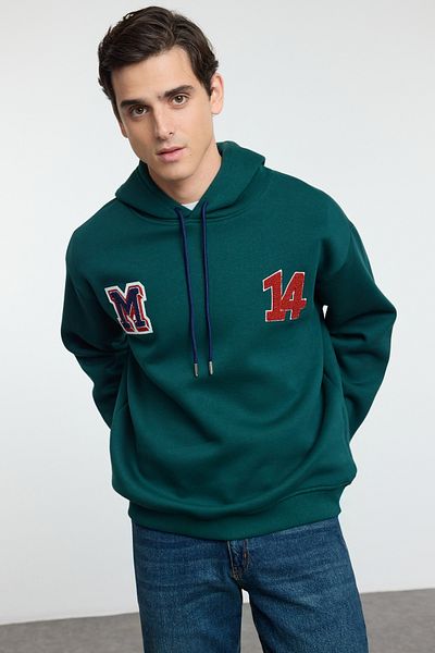 Trendyol Collection Smaragdově zelená dopisní nášivka Vyšívaná oversize mikina s kapucí - Tmnaw25Sw00144
