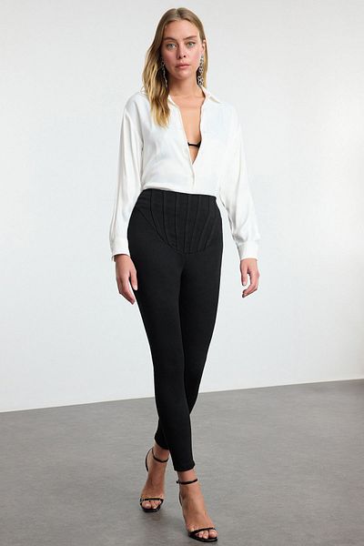 Trendyol Collection Schwarze Sliming-Effekt-Korsett-Look-Stilvolle Hose TPRAW25PL00007
