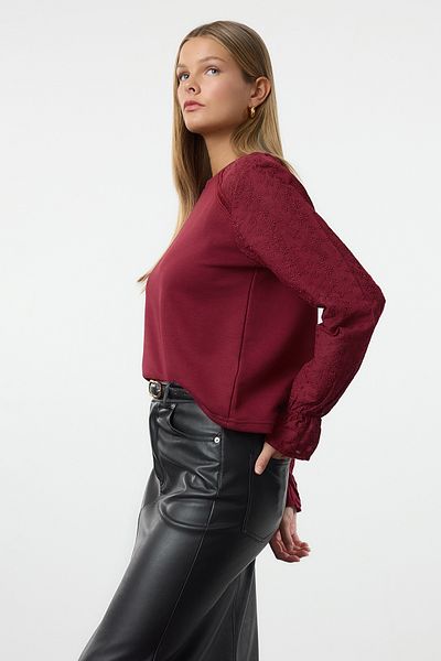 Trendyol Collection Hanorac tricotat burgundy - Detaliu țesut brode, croială obișnuită TWOAW25SW00225
