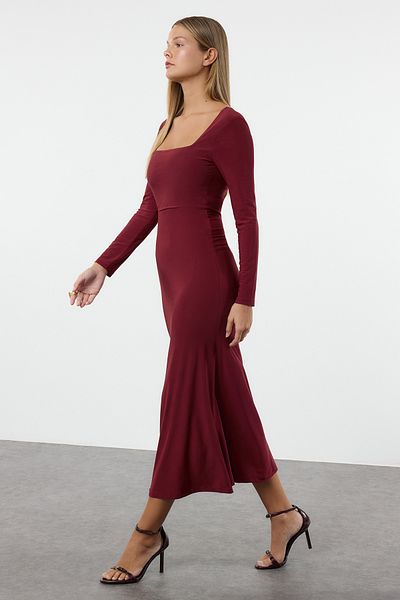 Trendyol Collection Rochie maxi burgundă cu guler pătrat - Detaliu volantă, elastică și potrivită pentru corp TWOAW24EL00613