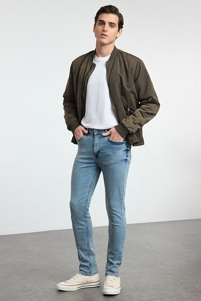 Trendyol Collection Ανδρικό τζιν τζιν μεσαίου μπλε με λεπτή εφαρμογή - ελαστικό ύφασμα TMNAW25JE00010