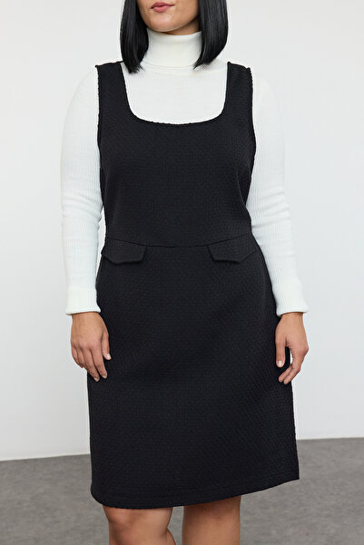 Trendyol Curve Μίνι φόρεμα με μαύρη υφή τουίντ με λουράκι και τσέπες TBBAW25AH00096