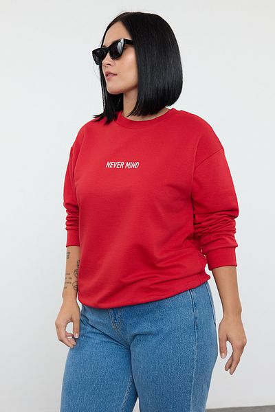 Trendyol Curve Červená pletená mikina nadměrné velikosti - Crew Neck, Regular Fit, Detail potisku Tbbaw25Ao00040