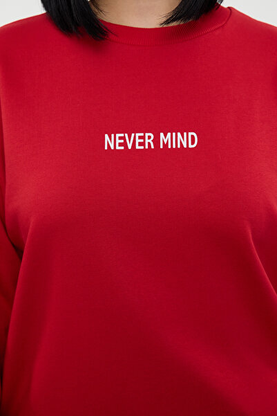 Trendyol Curve Nagy méretű piros kötött pulóver - Crew nyakú, normál szabású, nyomtatási részletekkel TBBAW25AO00040