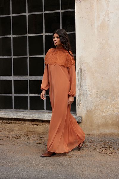 Trendyol Modest X AI Cinnamon Lace Cape Kleid TCTAW25EB00128