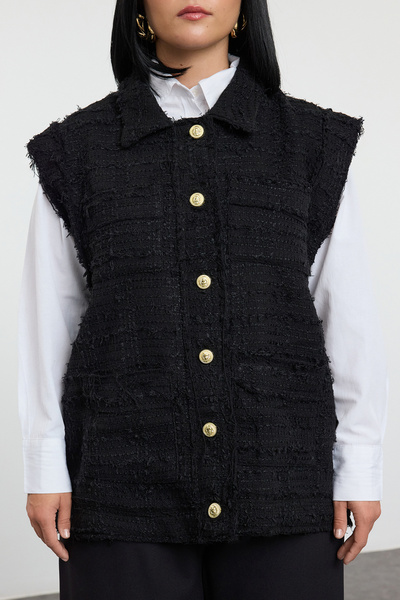 Trendyol Curve Μαύρο τουίντ γιλέκο μεγάλου μεγέθους με τσέπες και χρυσά κουμπιά TBBAW25BH00007