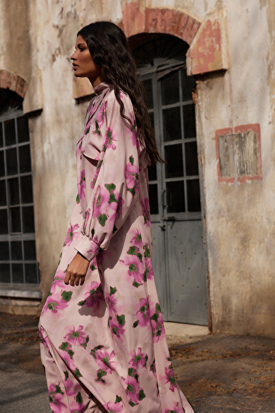 Trendyol Modest X AI Μπεζ φλοράλ αποσπώμενο φόρεμα με λεπτομέρεια κάπας TCTAW25DB00020