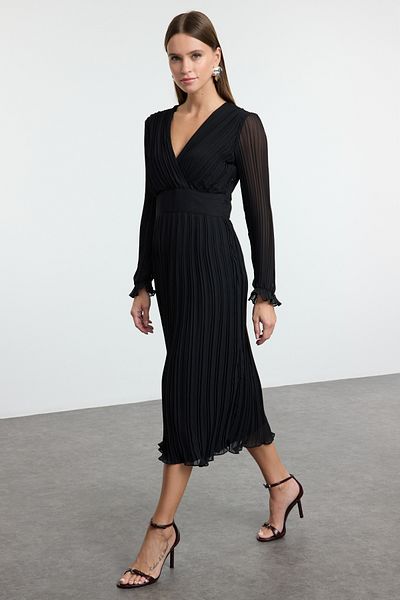 Trendyol Collection Czarna, długa, tkana sukienka z paskiem TWOAW24EL00478