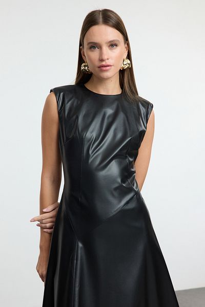 Trendyol Collection Μαύρο φόρεμα σε γραμμή Α αμάνικο ψεύτικο δέρμα μίντι υφαντό TWOAW25EL00417