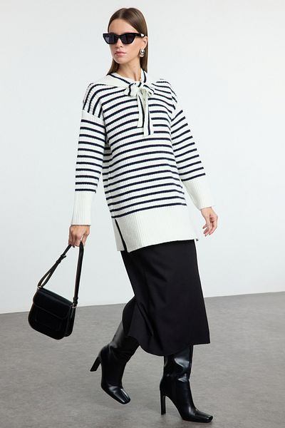 Trendyol Modest Weich strukturierter, marineblau gestreifter Strickpullover mit Matrosenkragen - TCTAW25AK00058