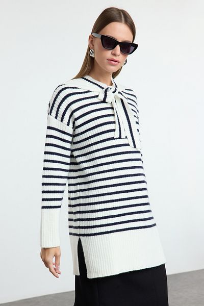 Trendyol Modest Weich strukturierter, marineblau gestreifter Strickpullover mit Matrosenkragen - TCTAW25AK00058