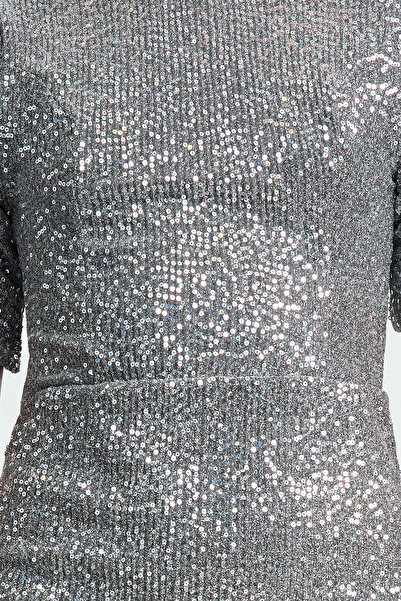 Trendyol Collection Ασημένιο σώμα Glitter Πλεκτό Παγιέτα Κομψό βραδινό φόρεμα Νυχτερινό φόρεμα αποφοίτησης TPRSS24EL00108