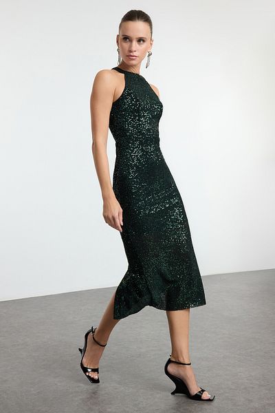 Trendyol Collection Smaragdgrünes, stilvolles Abendkleid mit Pailletten – gestricktes Futter TPRAW24EL00233