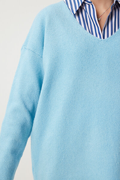 Happiness İstanbul Hellblauer Strickpullover mit V-Ausschnitt für Damen ZA00063