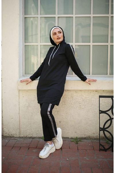 CNG MODA Black Hijab Tracksuit Set with Striped Sleeves