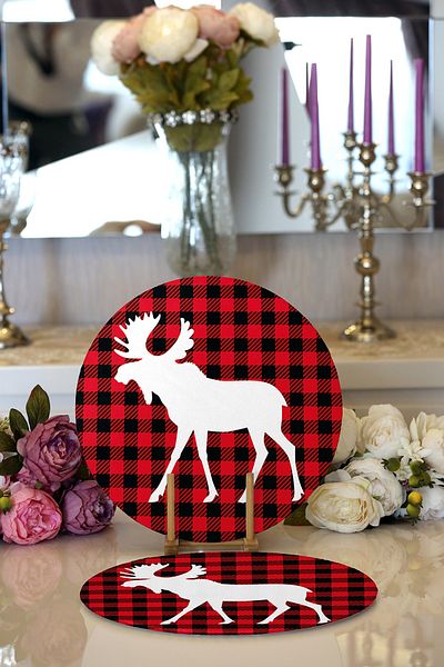 Realhomes 2-Piece Plaid Floor Deer Design Digital Printed Decorative Round Plate & Placemat