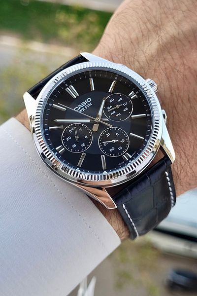 Casio Case Metalic Cord Black Color Men's Wristwatch