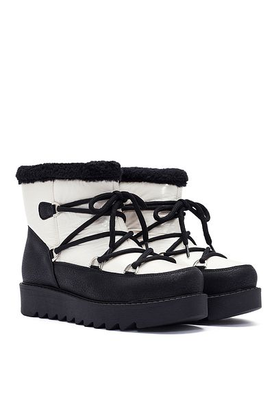 Sole Sisters White Flat Boots - Vezuv