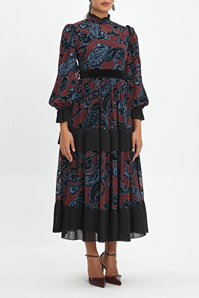 SERPİL Kadife Detay Desenli Belden Kemerli Etek ve Kollar Fırfırlı Hakim Yaka...