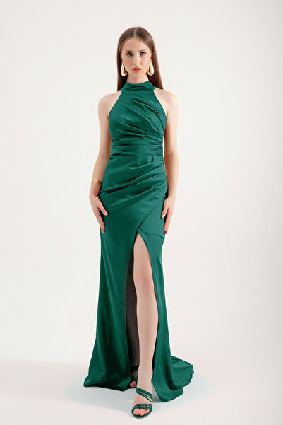 Lafaba Smaragdově zelené saténové večerní šaty - ohlávka s výstřihem a detailem rozparku