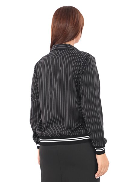 Lady Majestic Ριγέ μπλούζα με γιακά μεγάλου μεγέθους