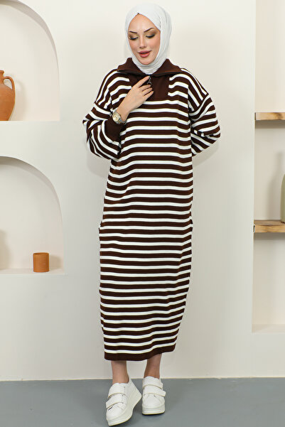 KAŞİHA KAHVE  BEYAZ ÇİZGİLİ YAKA FERMUARLI TESETTÜR TRİKO KADIN ELBİSE OVERSİZE