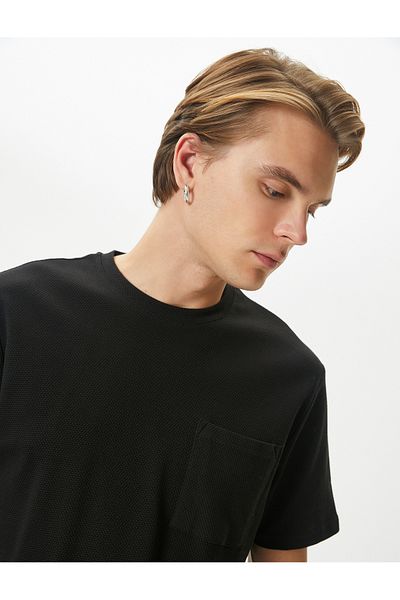 Koton Βασικό T-Shirt με λεπτομερή κοντό μανίκι με υφή με λεπτομέρεια λαιμόκοψη