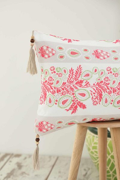 Aisha's Design Soft Red Striped Throw Pillow Cover - Tassel and Bead Detail, 50X30 Cm, K-404