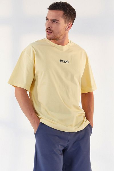TOMMY LIFE Ανδρικό μπλουζάκι Oversize Yellow Small Text Printed O Neck - 87985