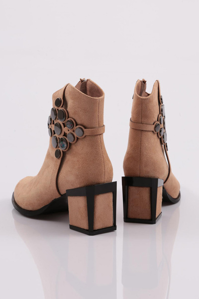 DGN Kadın Kristal Taşlı Topuklu Bot Nude Süet 810121033