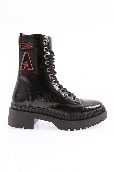 DGN Women's Lace-Up Emblem Detailed Boots Black Wrinkled Patent Leather 211017321027