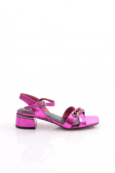 DGN Fuchsia Open - Sandale de damă cu toc joasă și accesoriu cu lanț și curea încrucișată