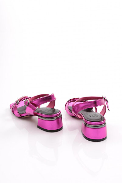 DGN Fuchsia Opening - Women's Cross Strap Low Heel Sandals with Chain Accessories