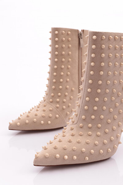 DGN Kadın Metal Diken Desenli Topuklu Bot Bej Süet 63852859