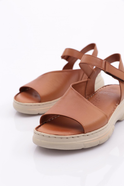 DGN 337 Dámské sandály s páskem na kotník