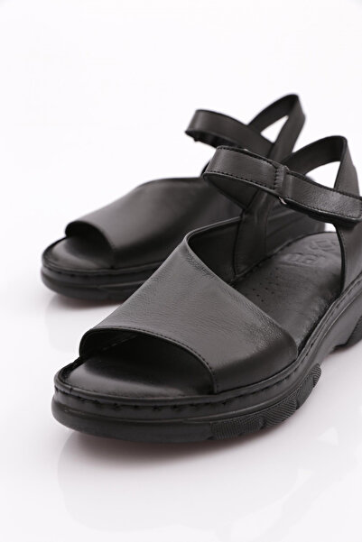 DGN 337 Dámské sandály s páskem na kotník