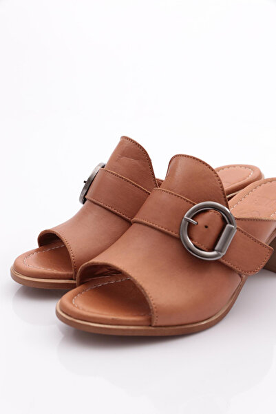 DGN Női sarkú papucs barna modell 316135108