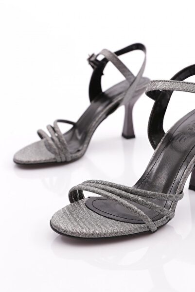 DGN Kadın Bilekten Bağlamalı Topuklu Ayakkabı Platin Simli 3510143534