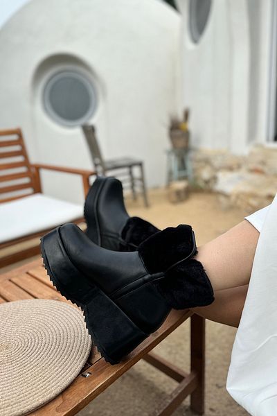 SHOEBELLAS Γυναικείες μπότες Eias Black Fluffy Fur Detailed