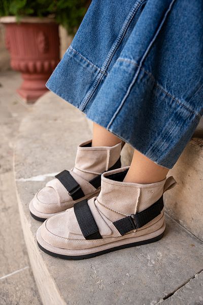 LAMİNTA Γυναικείες μπότες Lescar Beige Suede με λεπτομέρεια σχεδίασης με γούνα μέσα και ζώνη