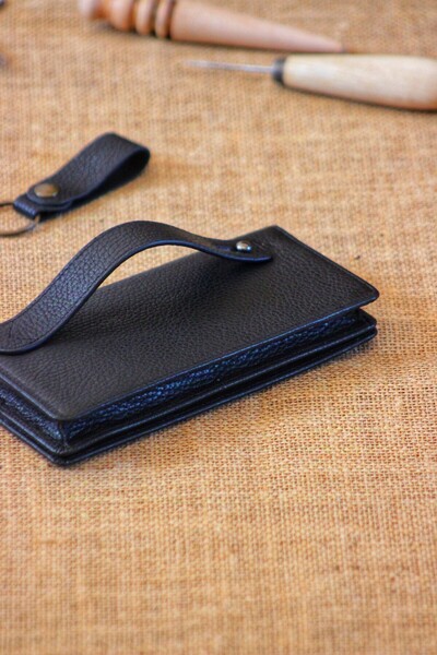 MAT CRAFT Μακρύ πορτοφόλι από γνήσιο δέρμα Unisex με θήκη τηλεφώνου - με λουράκι χειρός και μπρελόκ ως δώρο