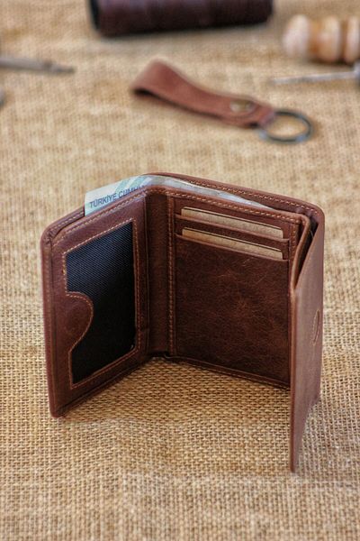 matleather Genuine Leather Magnetic Standing Wallet / Gift Box / Leather Keychain Gift