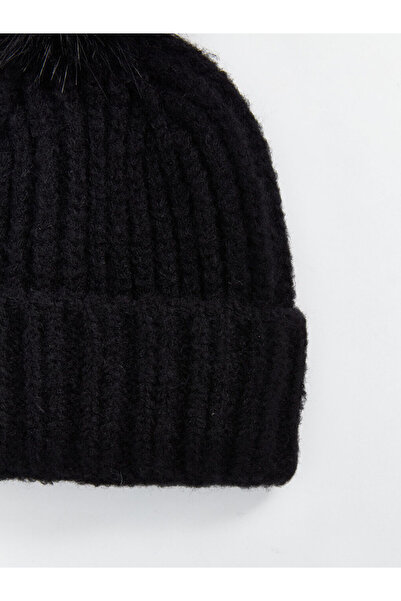 LC Waikiki Dámský baret - plyš a bambulka s detaily