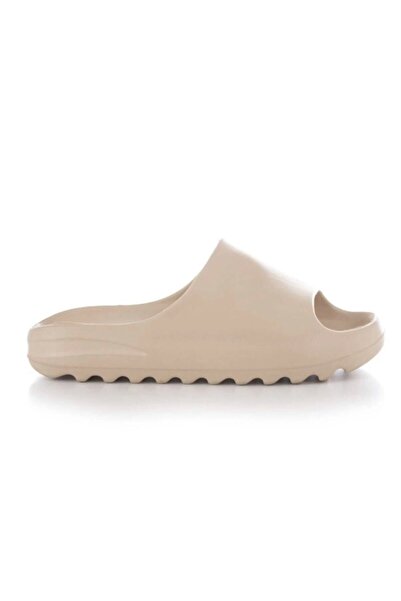 defile shoe Yeezy Slide Bej