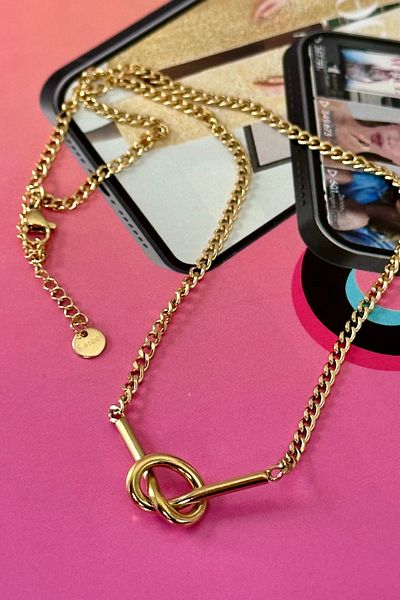 Trendy Butik قلادة عقدة من الفولاذ